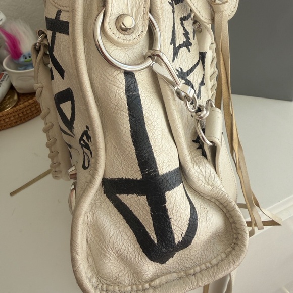 Balenciaga White Leather Graffiti city bag - Picture 3 of 8